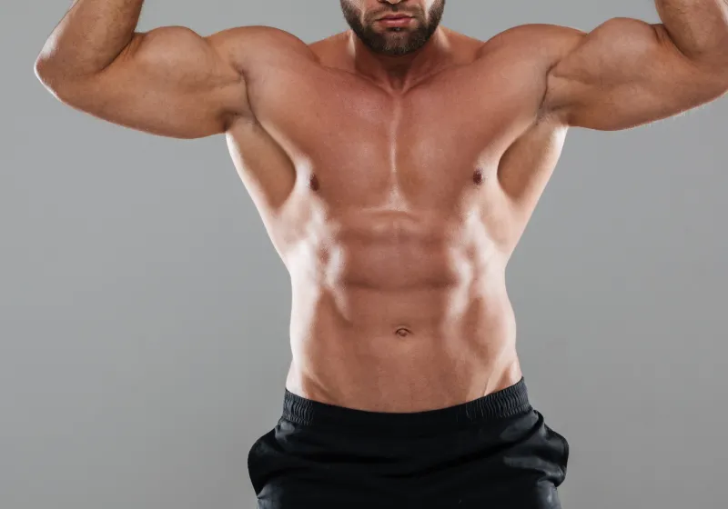  fisiculturista sem camisa mostrando seu musculo
