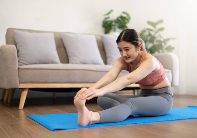 6 posições de yoga para você começar em casa