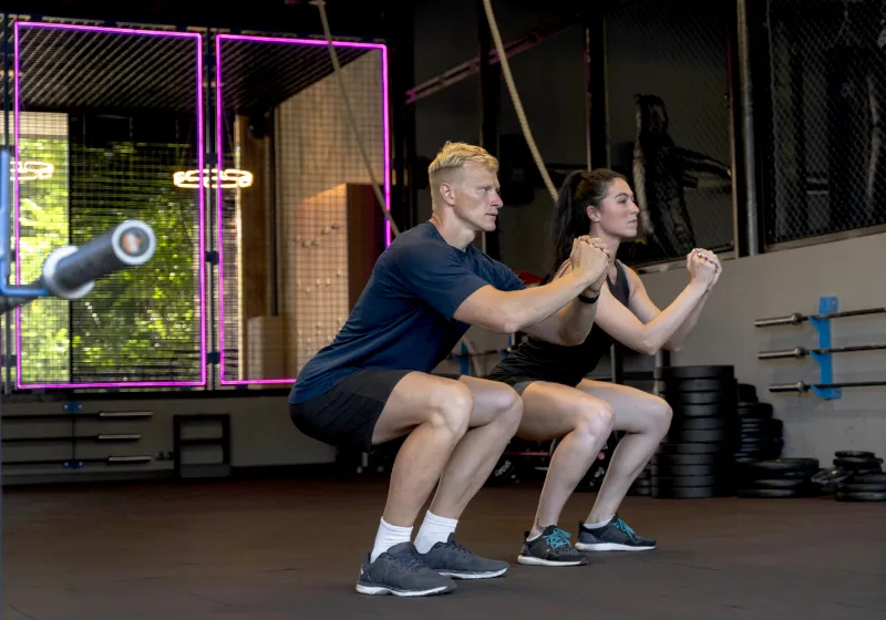 casal fazendo treino de hiit 